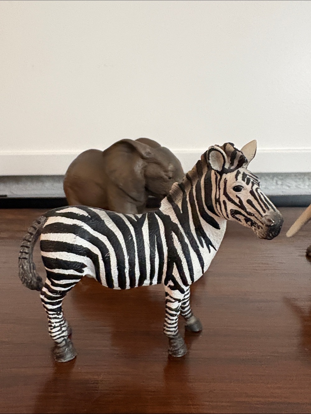 SCHLEICH Safari Animal Figures Elephants, Lion, Giraffe, Zebra - Picture 6 of 15